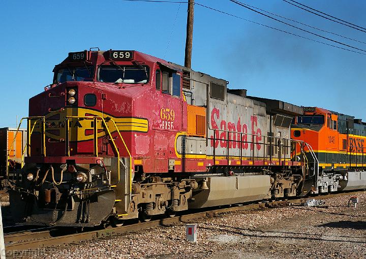 BNSF 659 - Dash 9-44CW - II.jpg